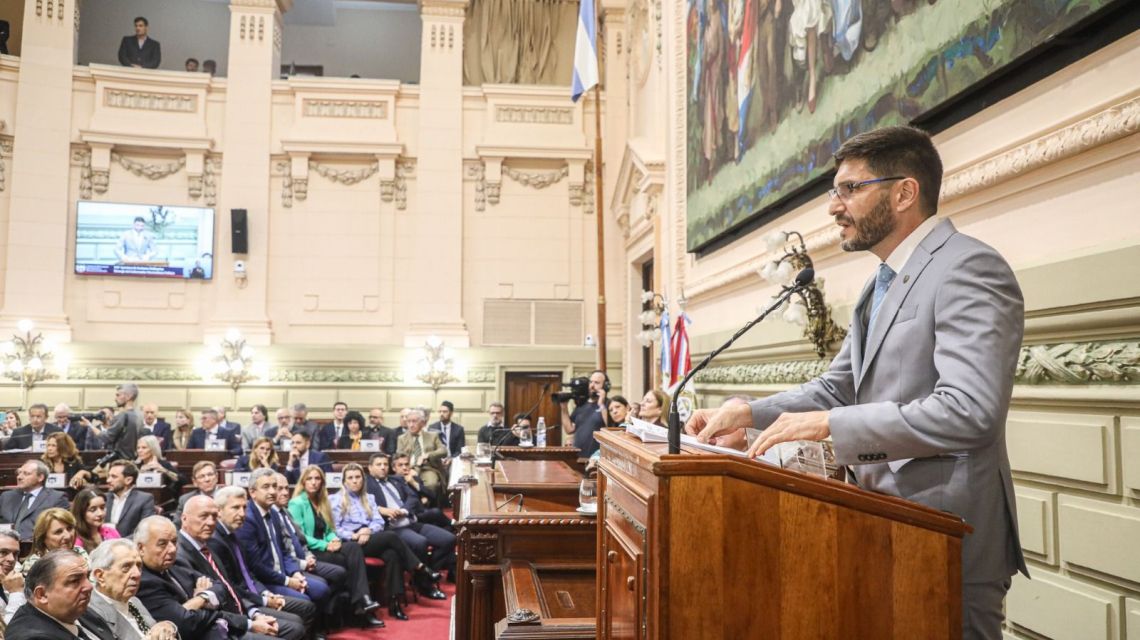 Maximiliano Pullaro propone cambios en 43 artículos de la actual Constitución de Santa Fe.