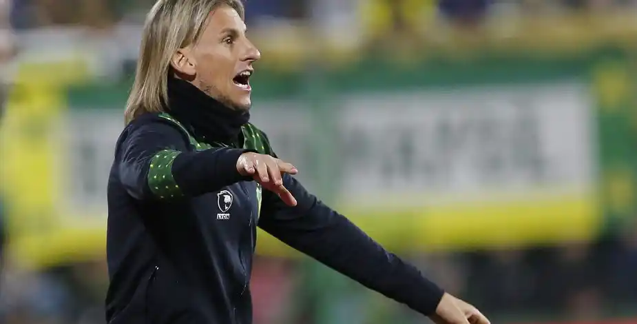 Beccacece dejaría de ser DT de Defensa y Justicia para reemplazar a Gareca en Perú