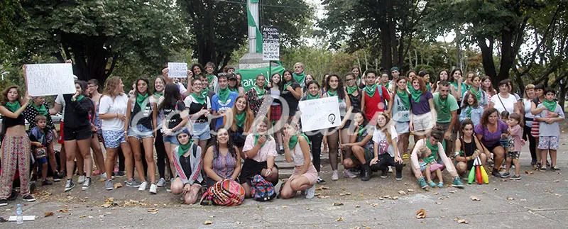 “Pañuelazo” para pedir por la ley de aborto legal y gratuito