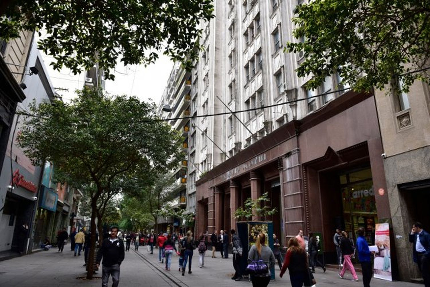 Realizaron allanamientos en busca de pruebas por la estafa inmobiliaria
