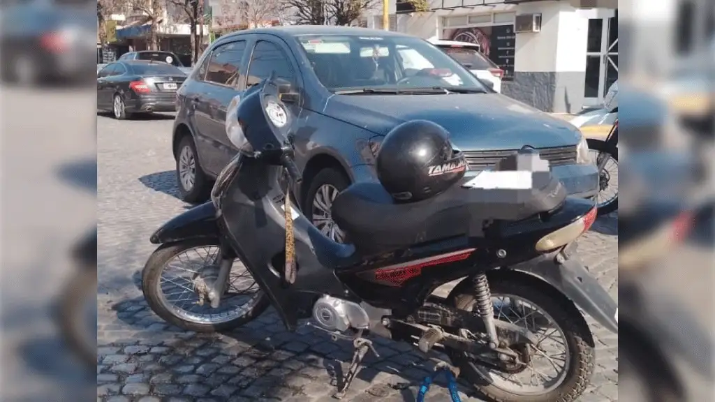 Los dos vehículos involucrados en el choque en Buenos Aires e Iturraspe