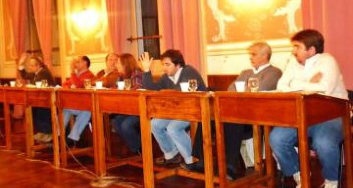 Tensión, gritos y aprobación en el HCD
