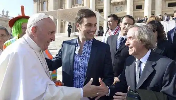 Carlitos Balá visitó al Papa y fue nombrado “Embajador de Paz”