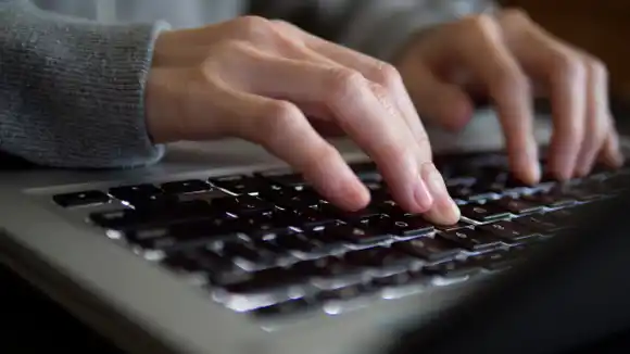 Alrededor de mil extranjeros consultan cada mes para trabajar de manera remota desde la Argentina