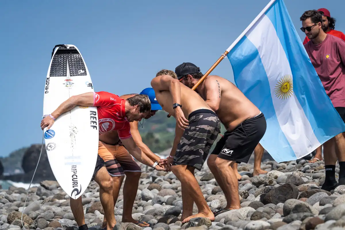 Muñiz a ronda 3 de los ISA World Surfing Games