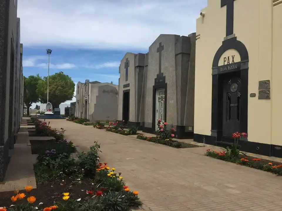 Los trabajadores del cementerio de Murphy orgullosos de su trabajo