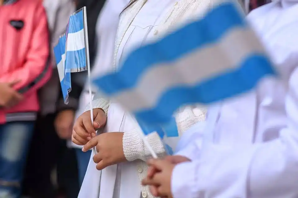 350 niños prometerán honrar la bandera este jueves durante el acto oficial en memoria de su creador