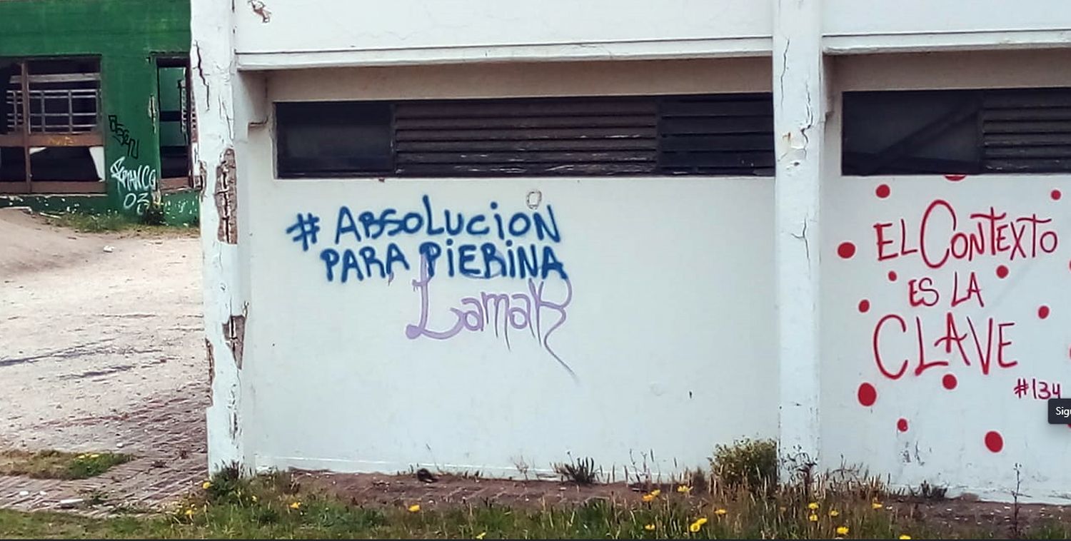 Pedido. De allegados a la persona que sospechada de generar daños, con otra pintada en el vapuleado ex balneario ACA