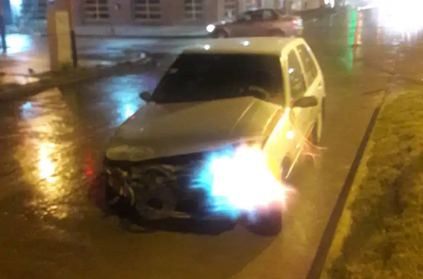Conducía borracho y chocó: no tenía licencia ni seguro