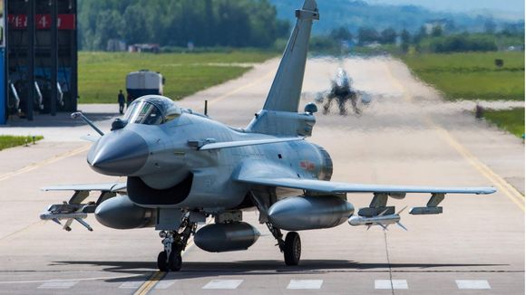 Indonesia confirma la adquisición de 42 cazas J-10C a China, mismo modelo operado por Pakistán