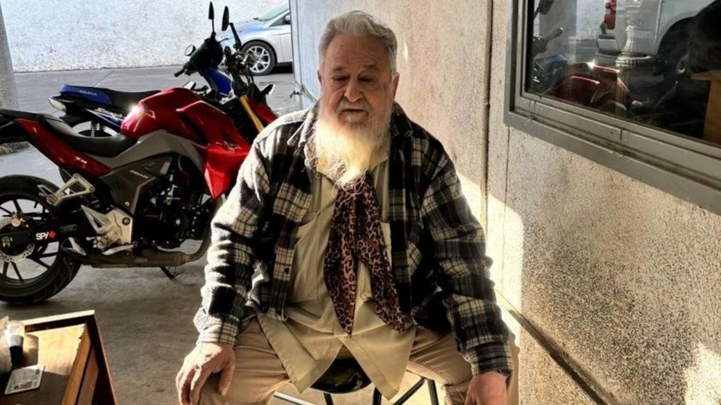 Francisco Agustín Castro tiene 76 años y fue detenido con un arma cerca del acto del presidente.