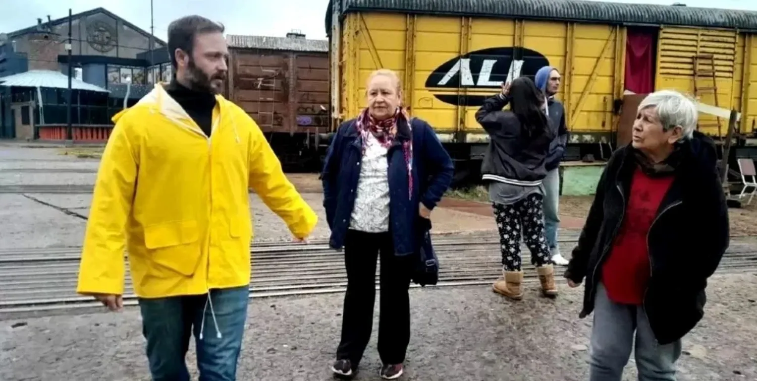 El intendente Azcué recorrió la zona del Puerto, ya inundada.