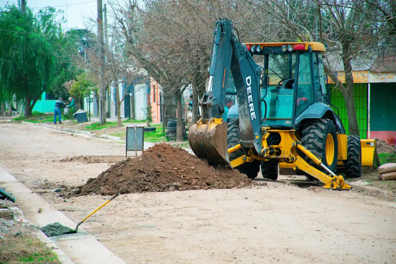 Trabajan en la conexión de Red Cloacal