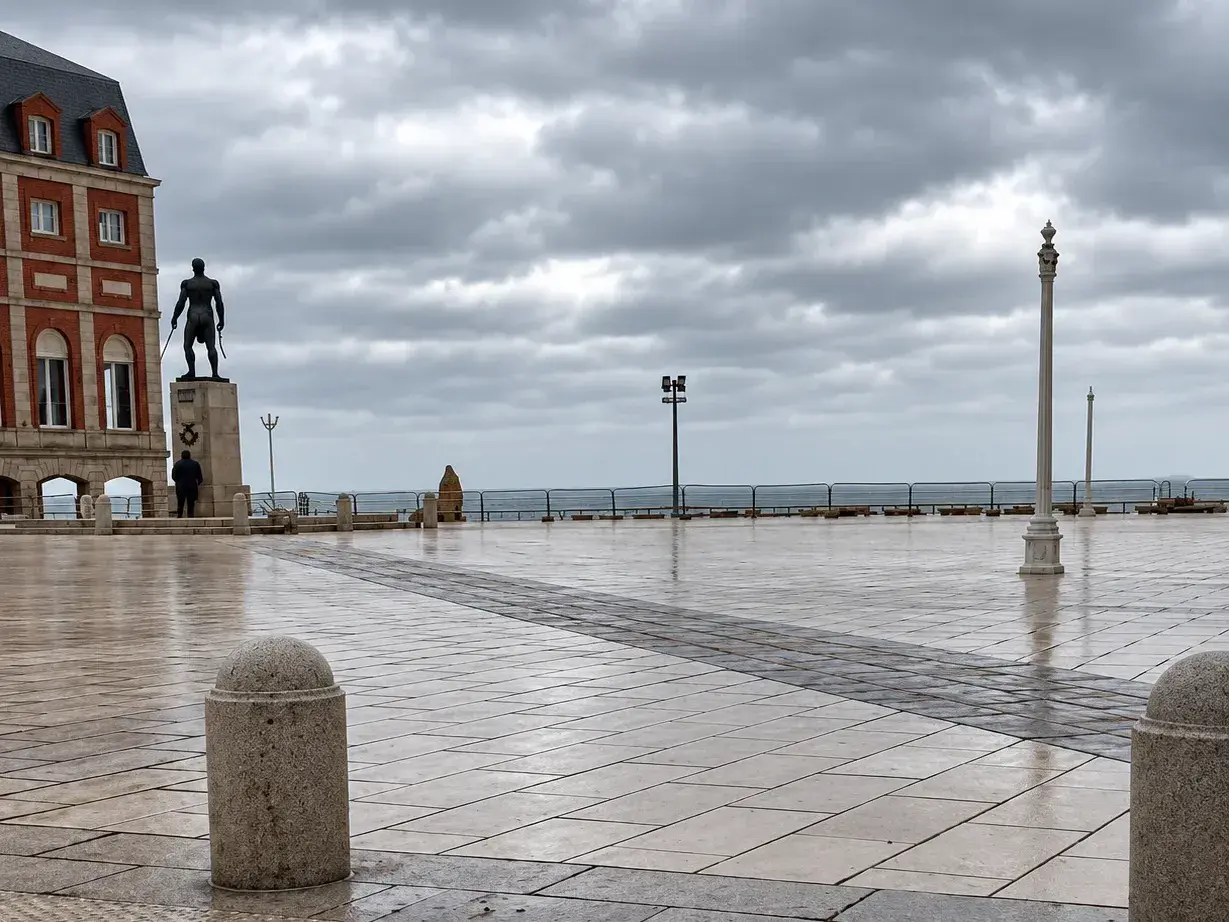 Reabrió la Plazoleta Almirante Brown en La Rambla de Mar del Plata: la obra avanza con miras a la temporada
