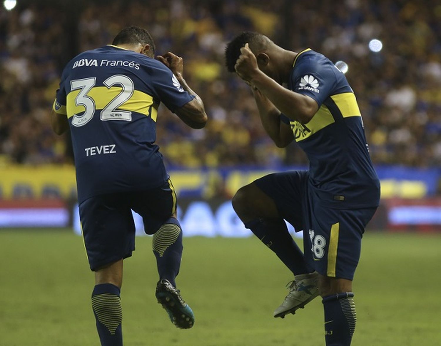 Sin jugar bien y sufriendo, Boca ganó y sigue arriba de todos