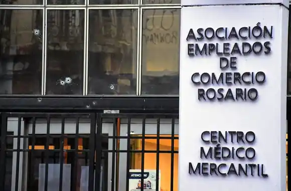 Atacaron a tiros el frente de Empleados de Comercio: constataron 16 disparos