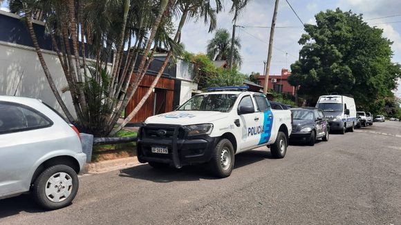 Asalto en Máximo Millán al 1500: buscan a dos delincuentes y hay un vehículo sospechoso