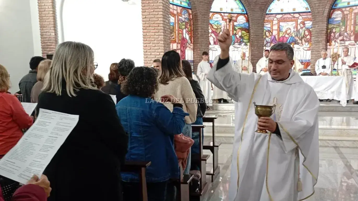 El padre Mauro asumió como párroco
