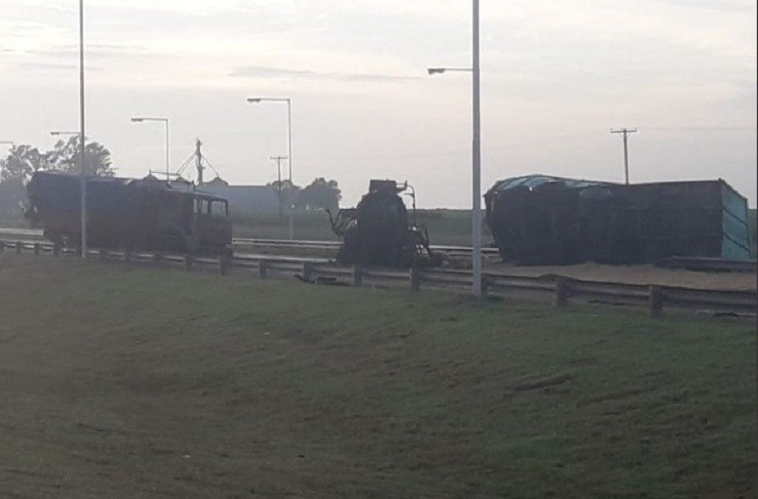 Un muerto tras un impactante choque entre dos camiones en la autopista Rosario-Córdoba