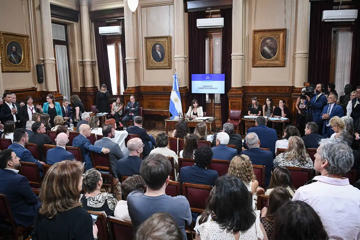 La Comisión de Asuntos Constitucionales se reunió para abordar el proyecto de suspensión de las PASO durante este año.