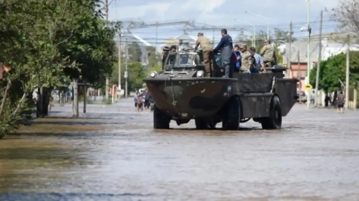 Sube a 13 la cifra de muertos por inundaciones en Argentina