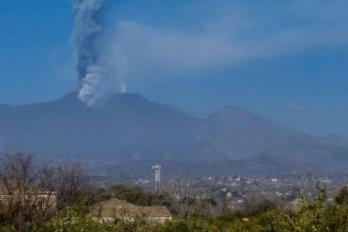 Este volcán suele ofrecer una exhibición espectacular de lava en llamas