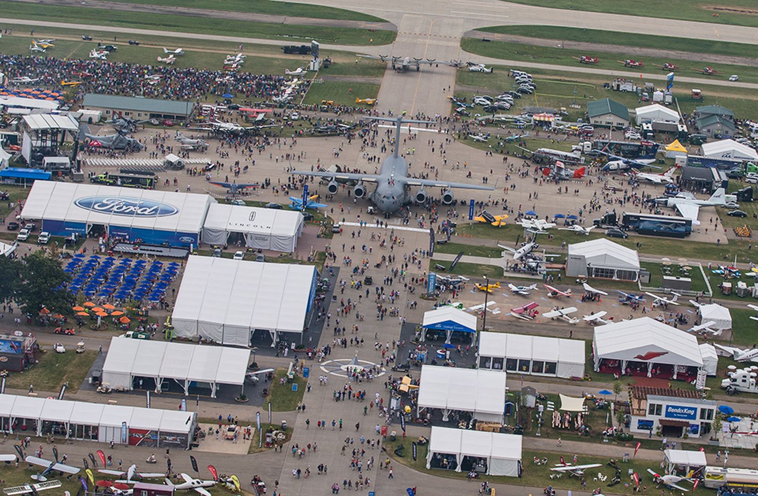 Empezó el EAA AirVenture en Oshkosh y lo podés seguir con cámaras en vivo