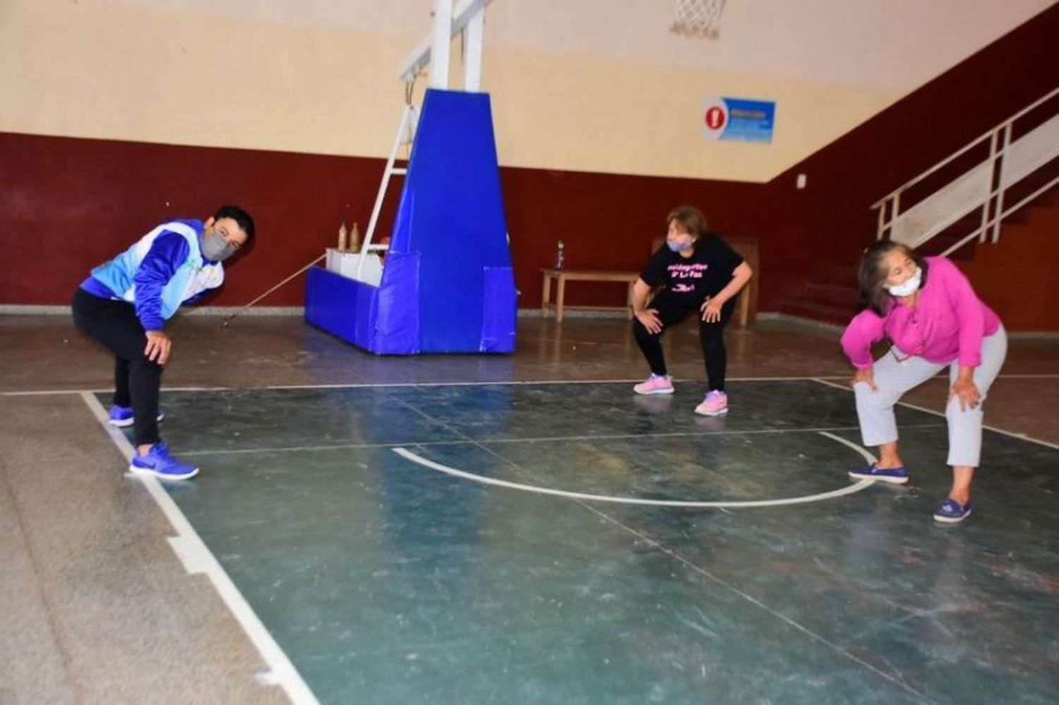 Los gimnasios terapéuticos continúan recibiendo adultos mayores en sus sedes