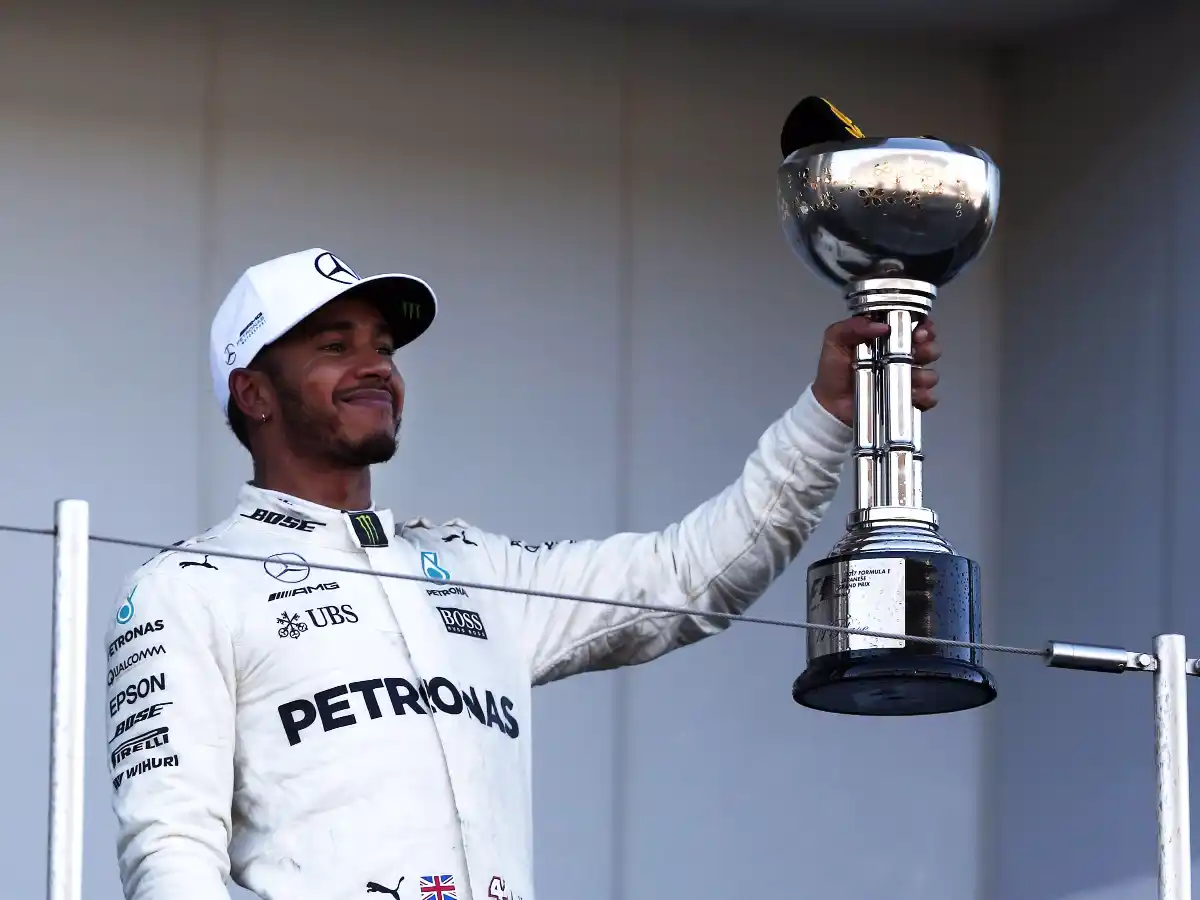 Hamilton acaricia el título