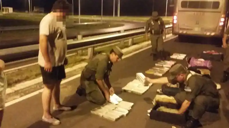 Incautan más de 60 kilos de marihuana que iban ocultos en valijas