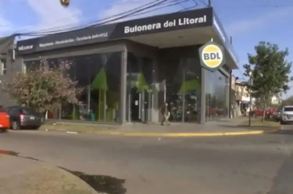 Robo y vandalismo en una ferretería de barrio Los Hornos