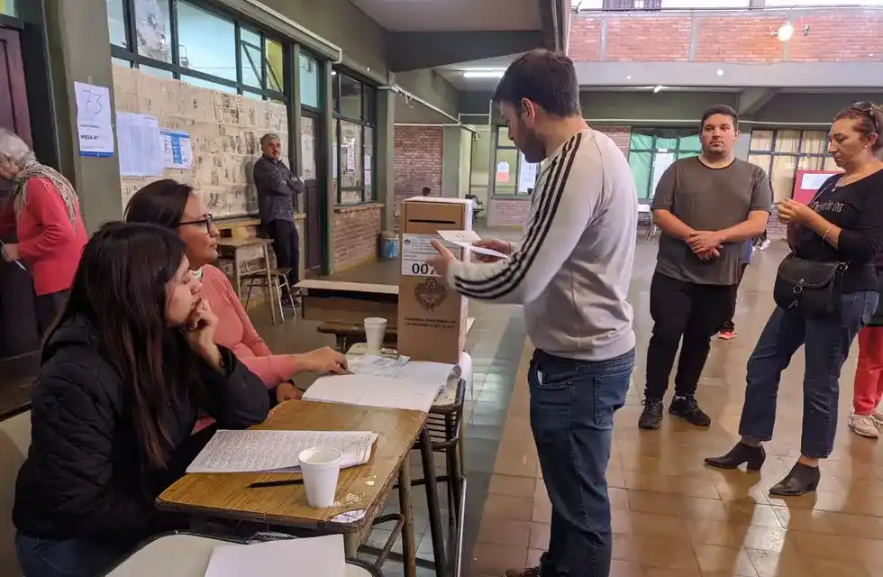 Darán 2 días de licencia a agentes públicos que voten fuera del lugar de residencia