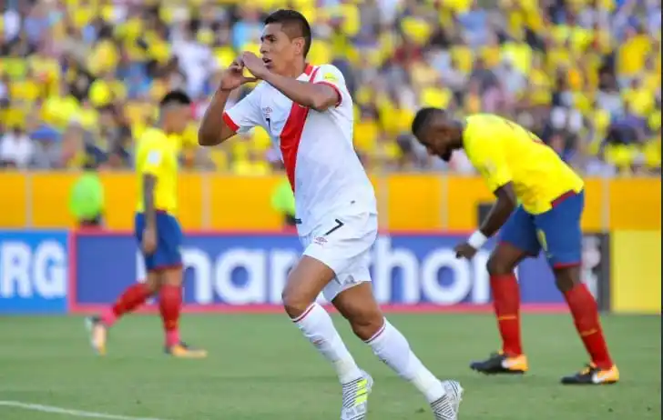 Perú venció a Ecuador y se metió en la pelea