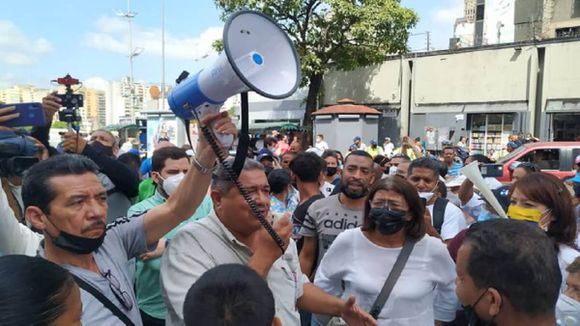 ¡DIMOS LA CARA en la pandemia y nos engañan! Trabajadores de la salud exigen contratos colectivos