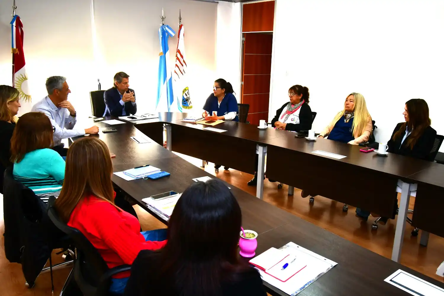 El encuentro en la municipalidad.