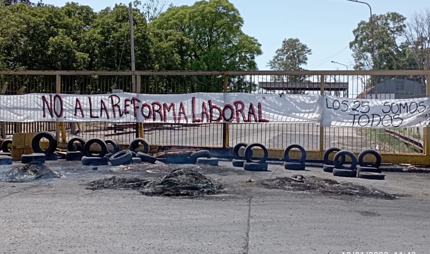 A pesar del acuerdo con el gremio, un grupo de trabajadores continúa con el bloqueo al Puerto de Rosario