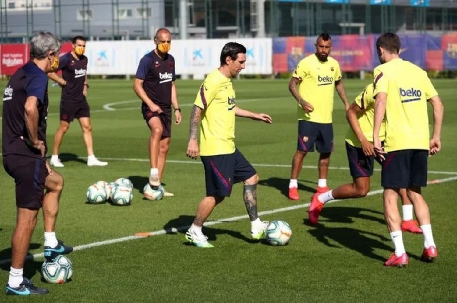 Show de Messi en los entrenamientos del Barcelona