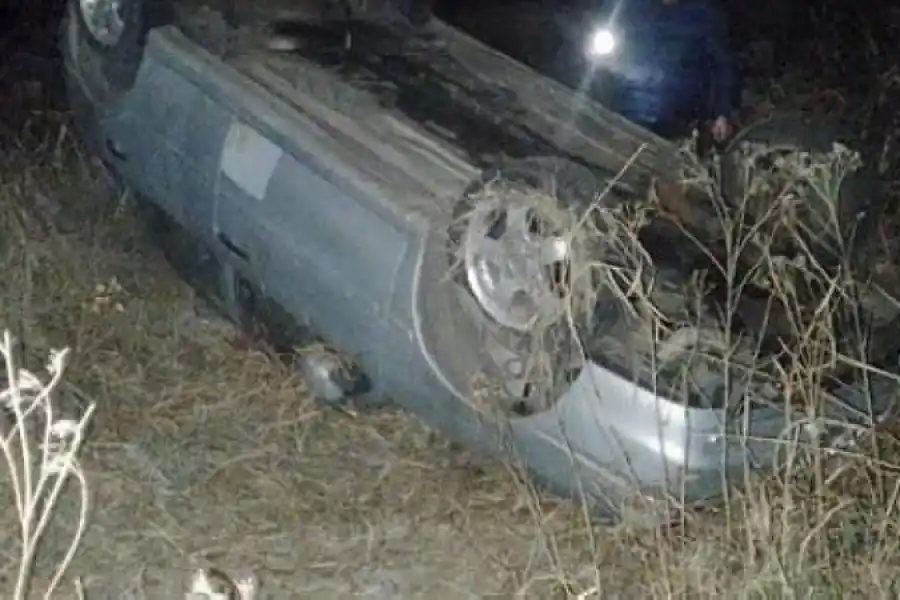 Grave vuelco: un automovilista sufrió traumatismo de cráneo y fue trasladado al Hospital de Rafaela