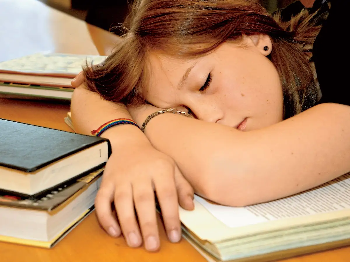 Afirman que los adolescentes deberían ir a clases más tarde