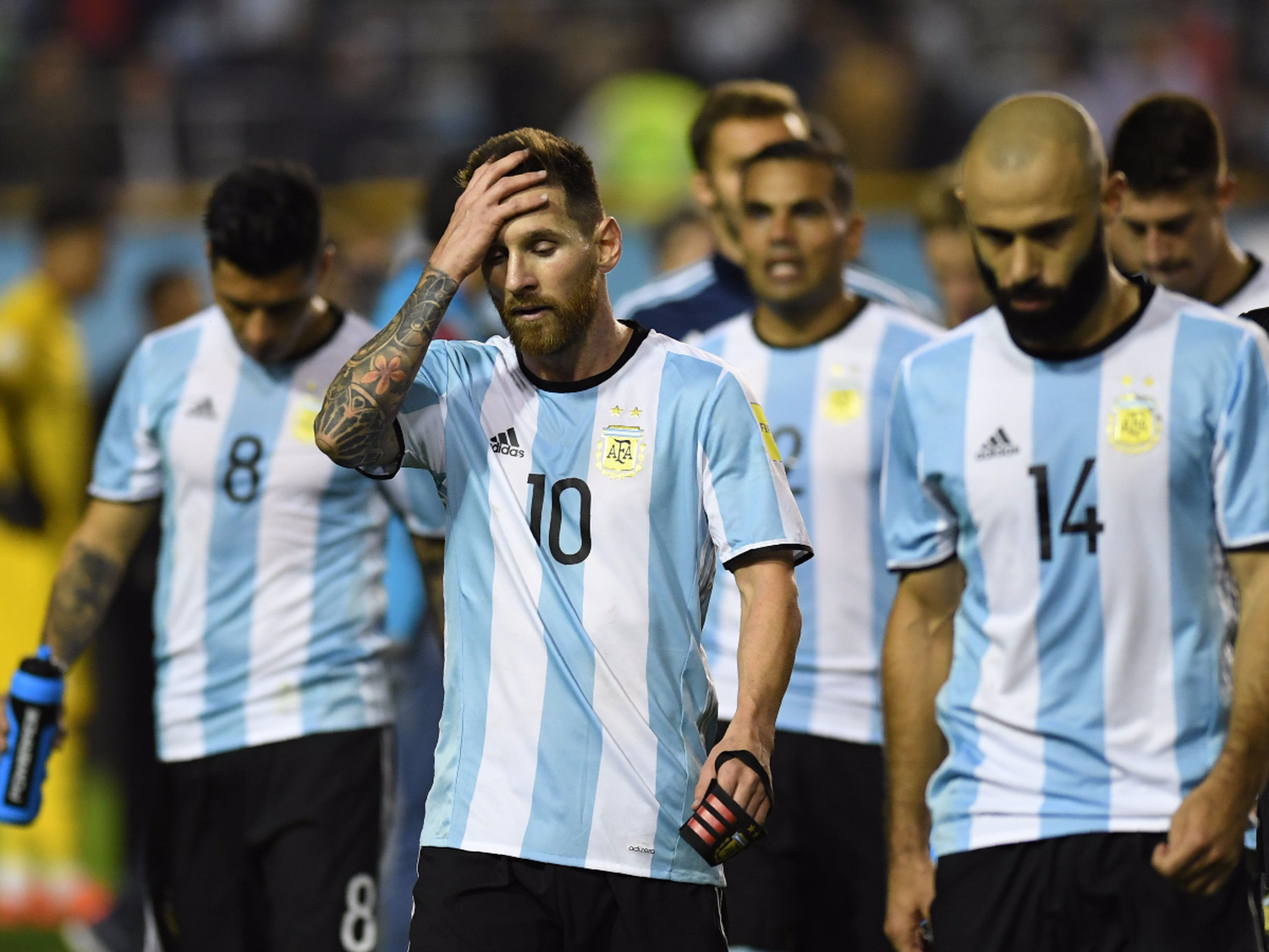 Empató y se complicó