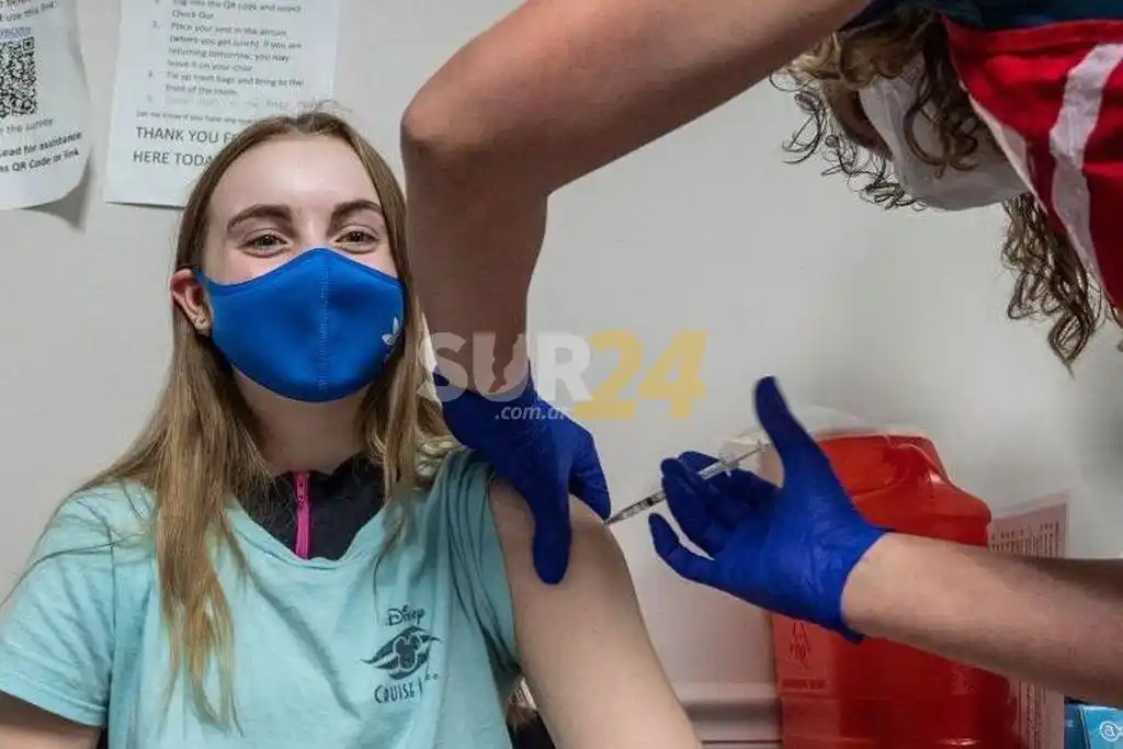 El martes definen cómo será la vacunación de menores de edad con Moderna