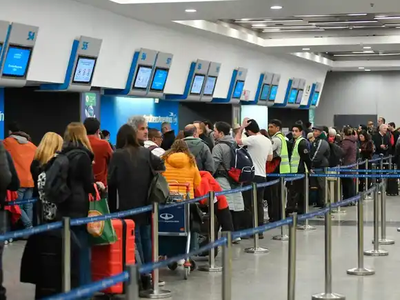 Aerolíneas Argentinas transportará a más de 200 mil pasajeros durante el fin de semana largo