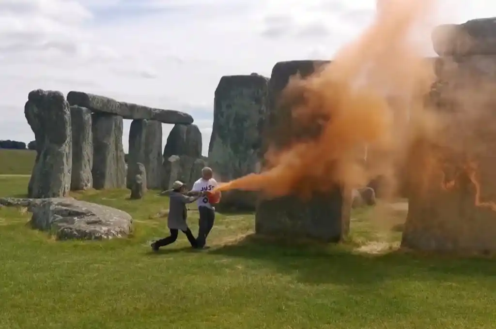 Ambos involucrados enfrentan cargos por dañar este histórico conjunto de piedras megalíticas.