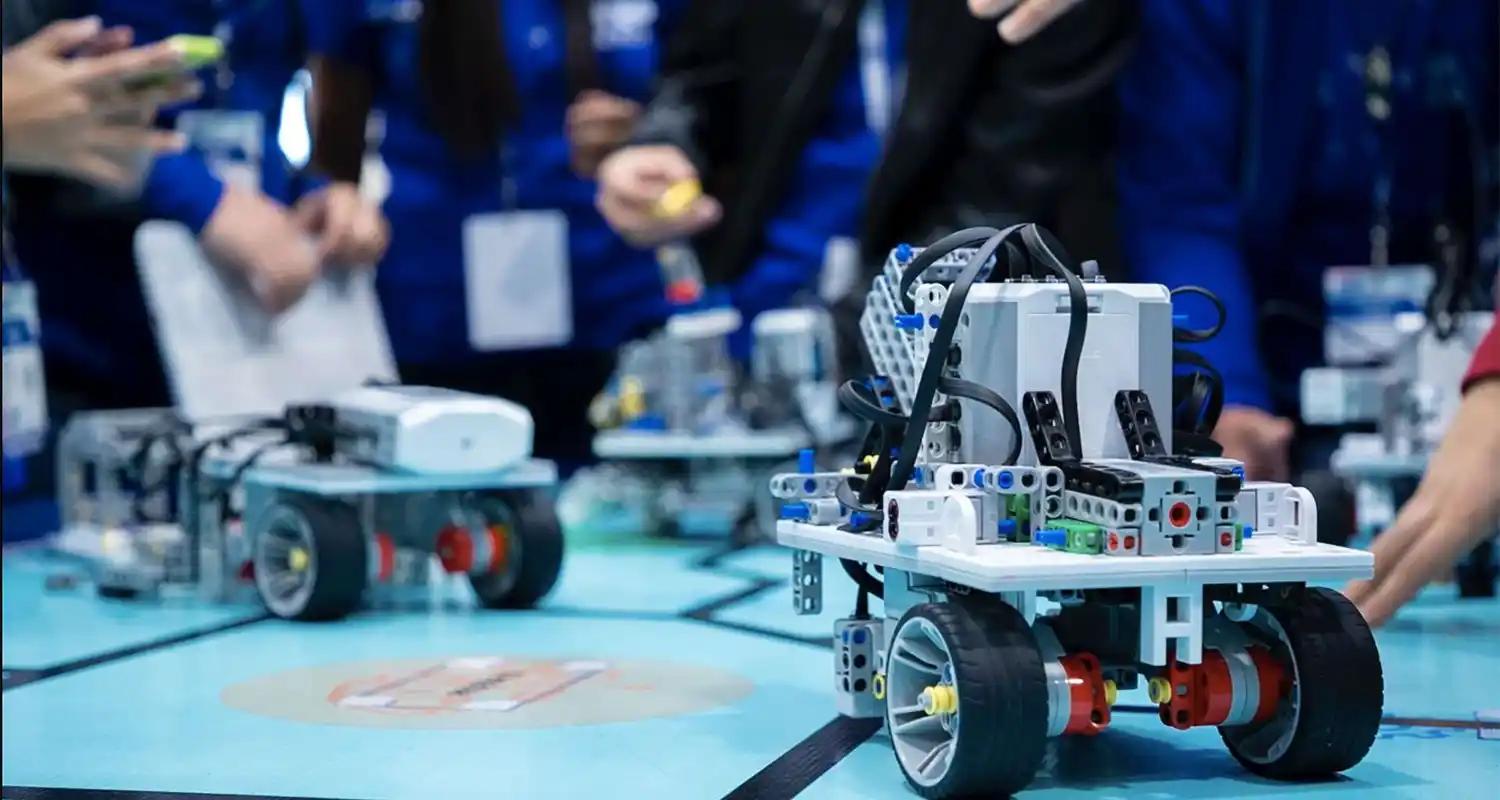 Taller sobre iniciación a la robótica y domótica en la CCM Vieja Estación