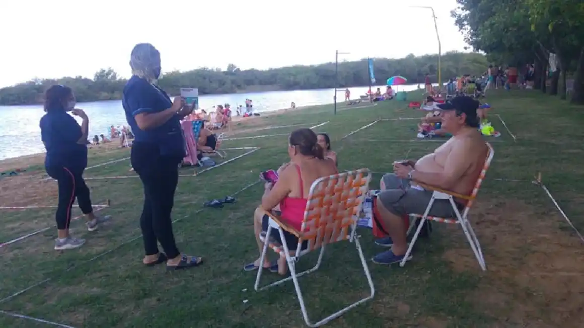 Realizan prevención y promoción de la salud en playas públicas de la ciudad