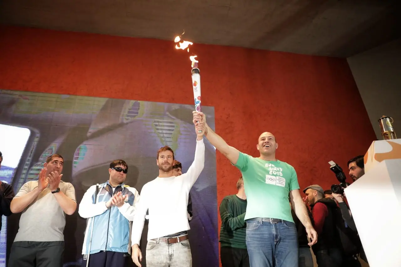 Quilmes marcó el inicio del recorrido de la antorcha olímpica de Buenos Aires 2018