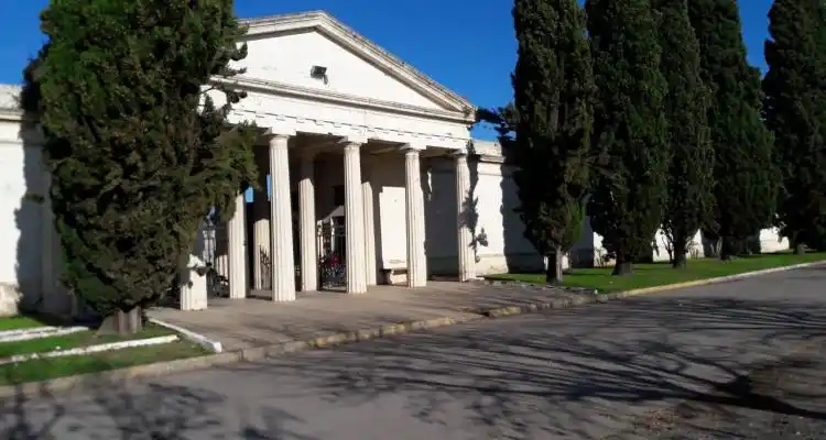 Obras Sanitarias colabora con el cementerio