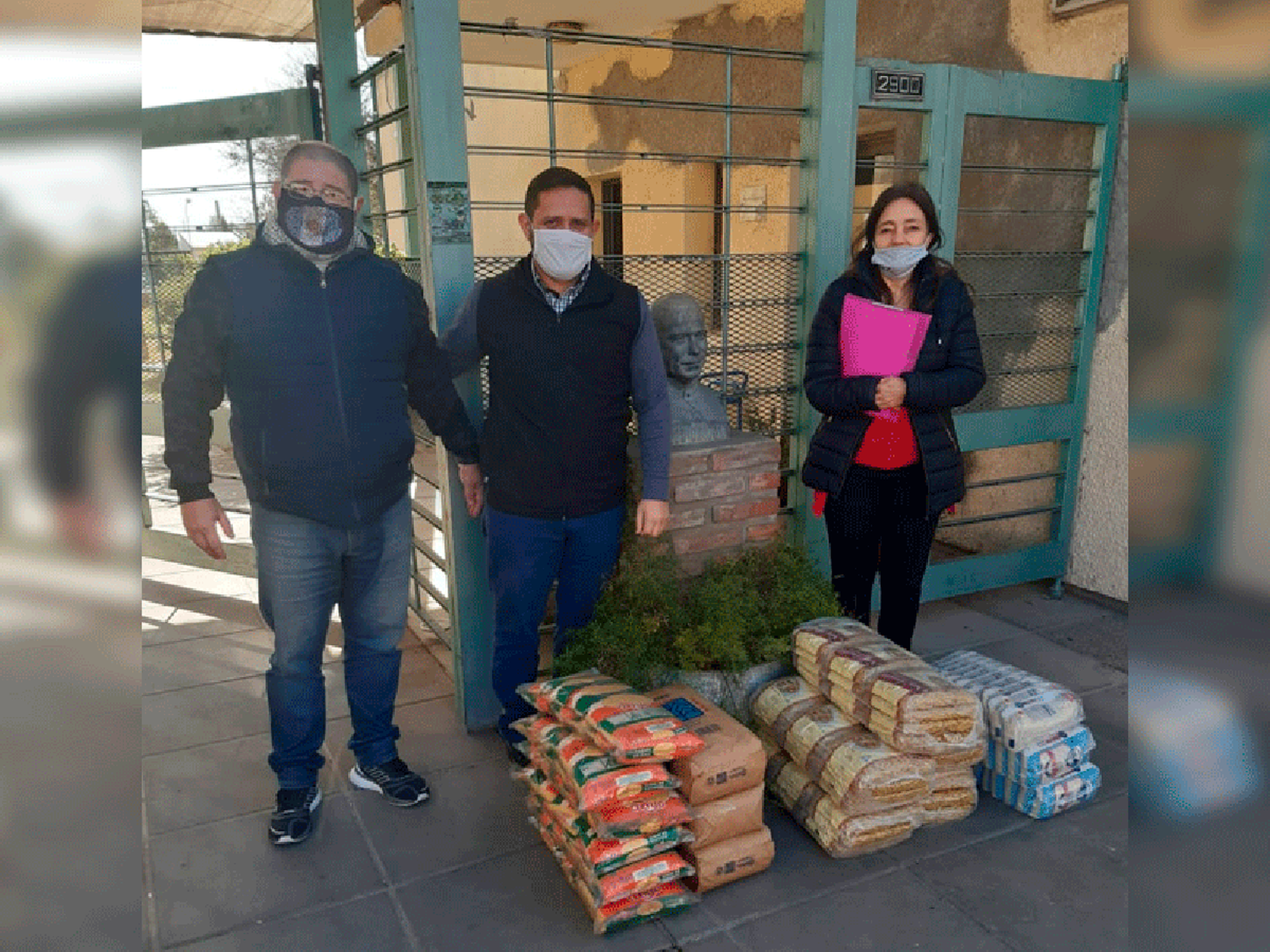 Empleados de comercio donaron alimentos al Cottolengo