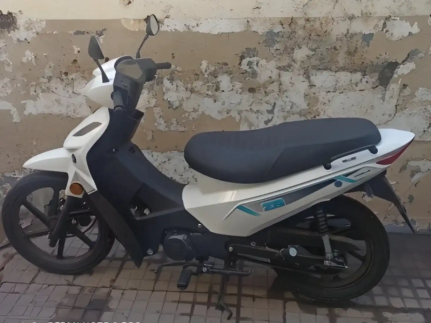 La moto robada por el menor, que fue aprehendido y entregado a su madre.