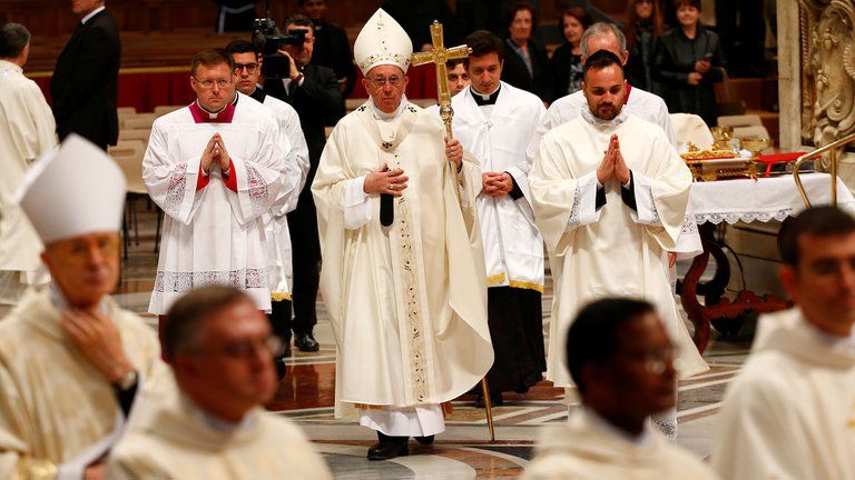 Jerarcas del Vaticano ayudaron a un acusado de abuso sexual a convertirse en sacerdote